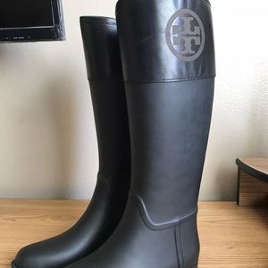 Tory burch boots